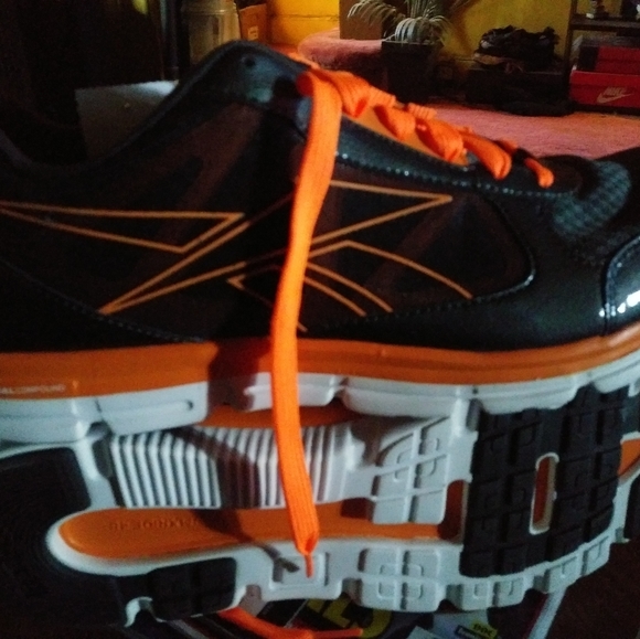 Mens Reebok trainers - Picture 2 of 2